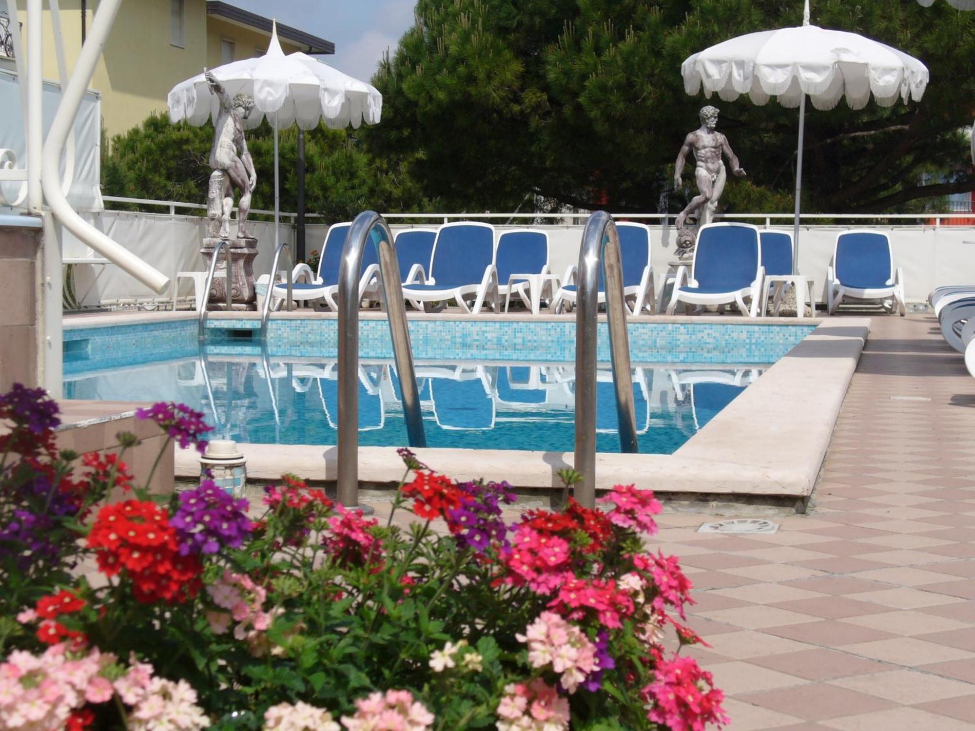 Hotel Trevi Jesolo Extérieur photo
