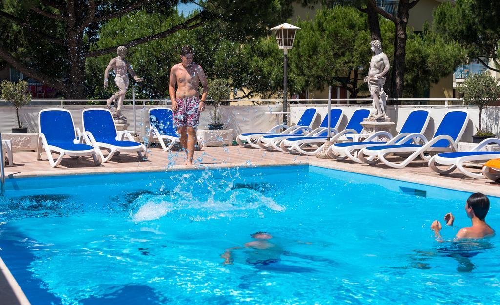 Hotel Trevi Jesolo Extérieur photo