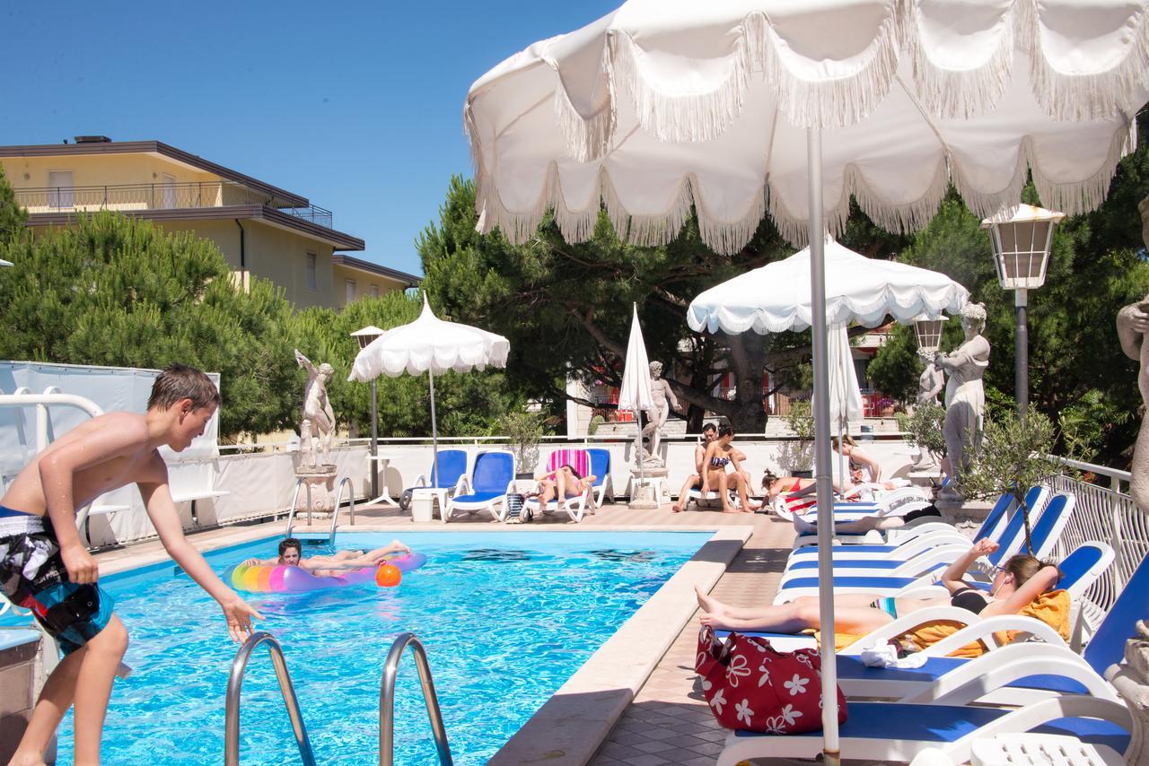 Hotel Trevi Jesolo Extérieur photo